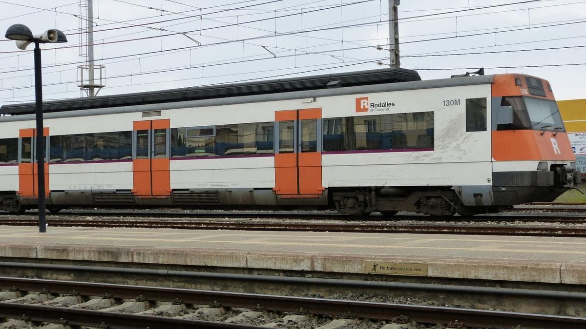 ALERTA EN RODALIES: Emergencias atiende a 15 personas tras el choque de un tren con un muro en Gelida