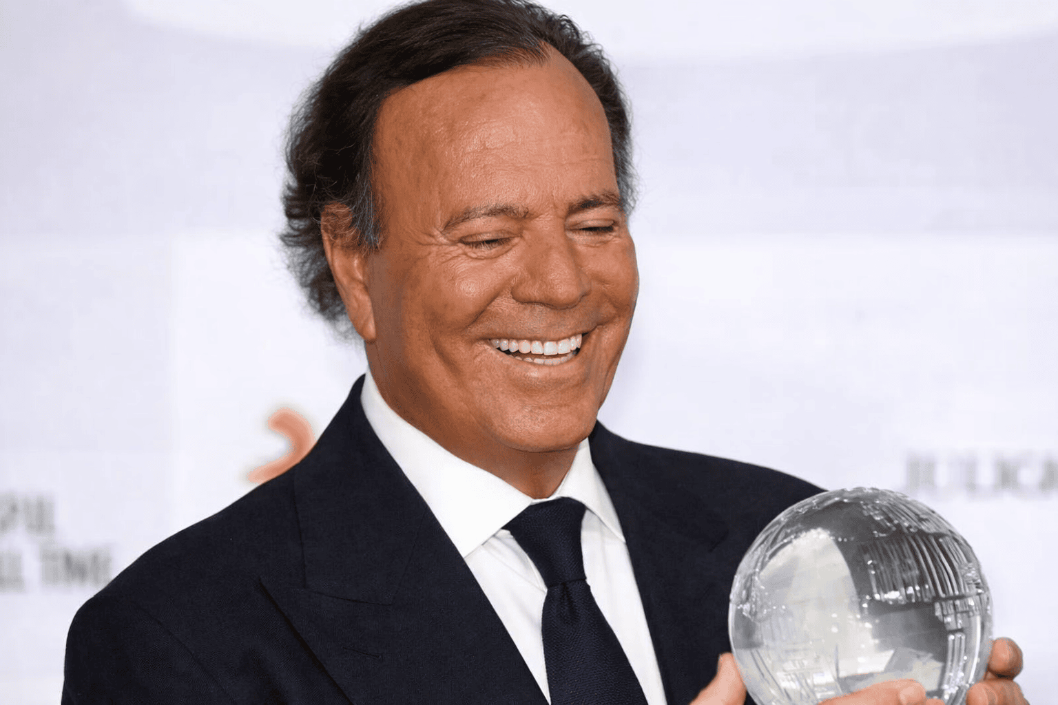 ESCÁNDALO EN MARBELLA: Los documentos que cercan a Julio Iglesias por presunta explotación laboral de sus empleadas