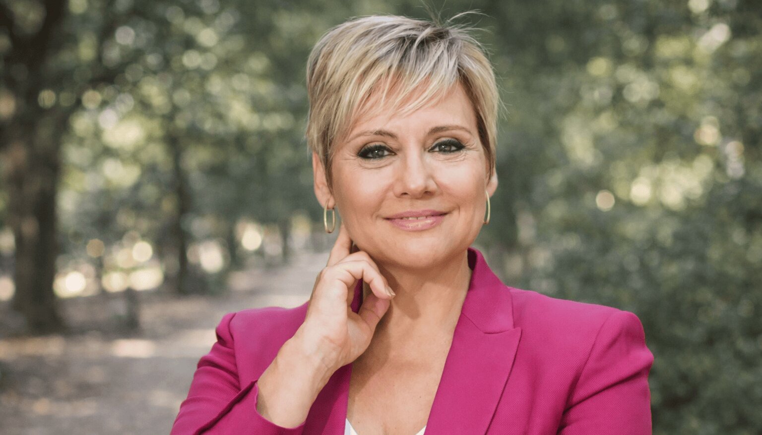 "TENÍAS QUE GRITAR": Gloria Serra desvela en 'El Hormiguero' el origen secreto de su voz y la agresión que marcó a su equipo