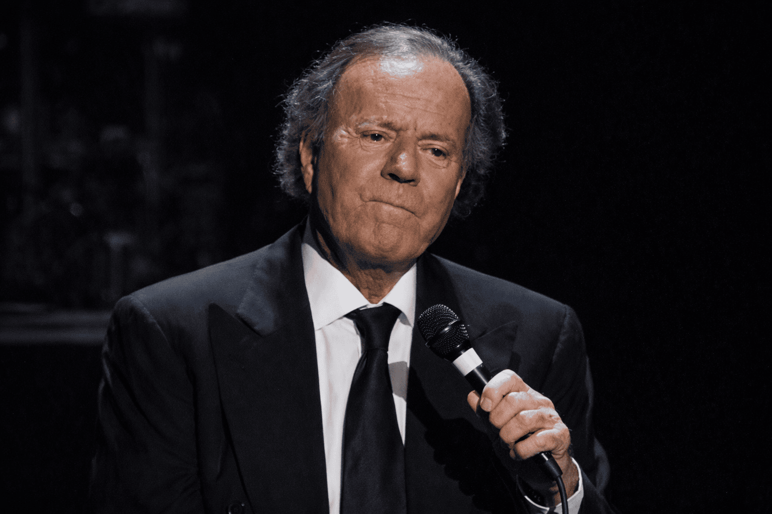 JULIO IGLESIAS ROMPE SU SILENCIO TRAS EL ARCHIVO DE LA FISCALÍA: "Me han jodido la reputación, ¿y ahora qué?"