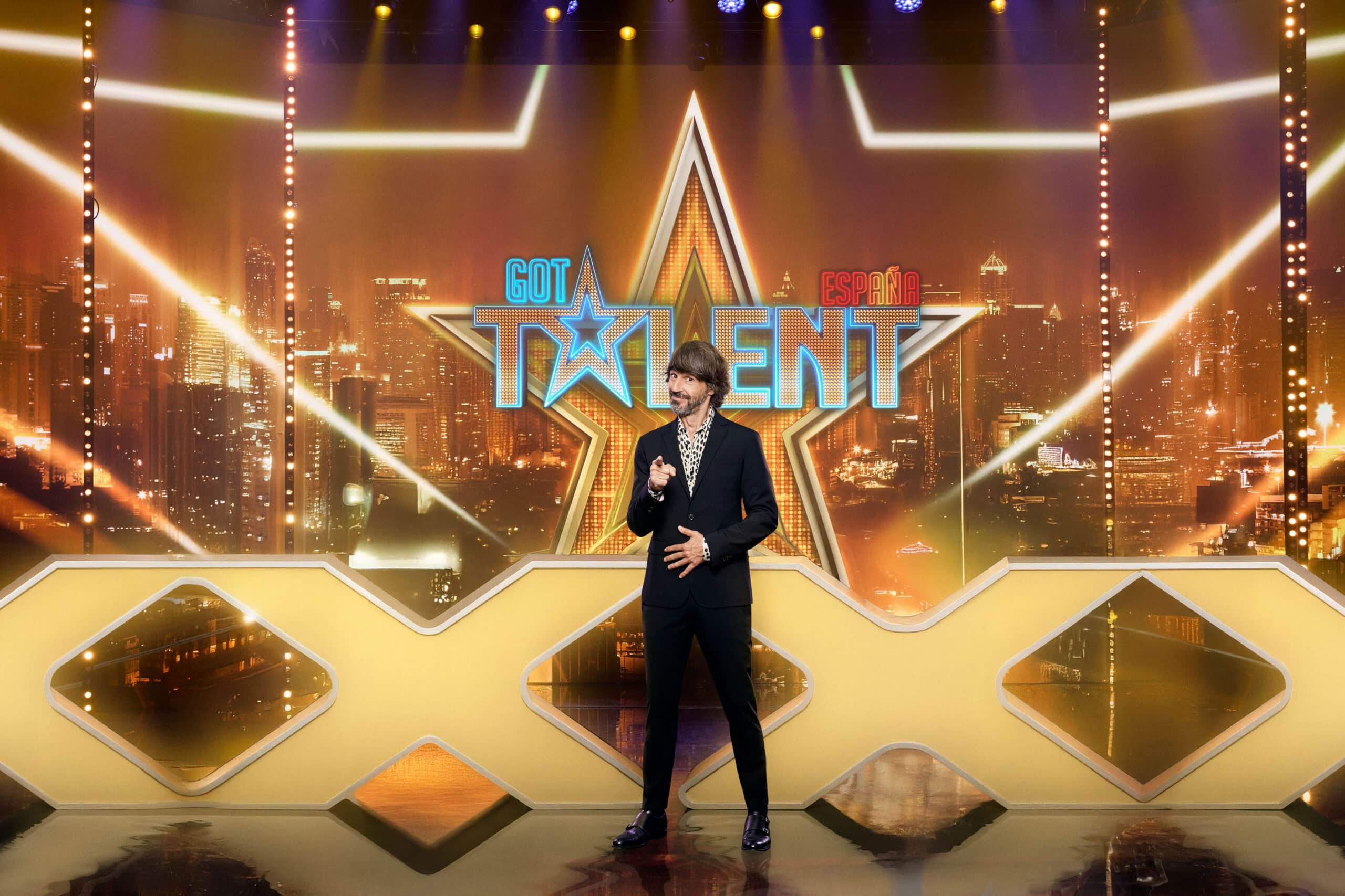 Espectáculo vibrante en el escenario de Got Talent España con música y luces impactantes.