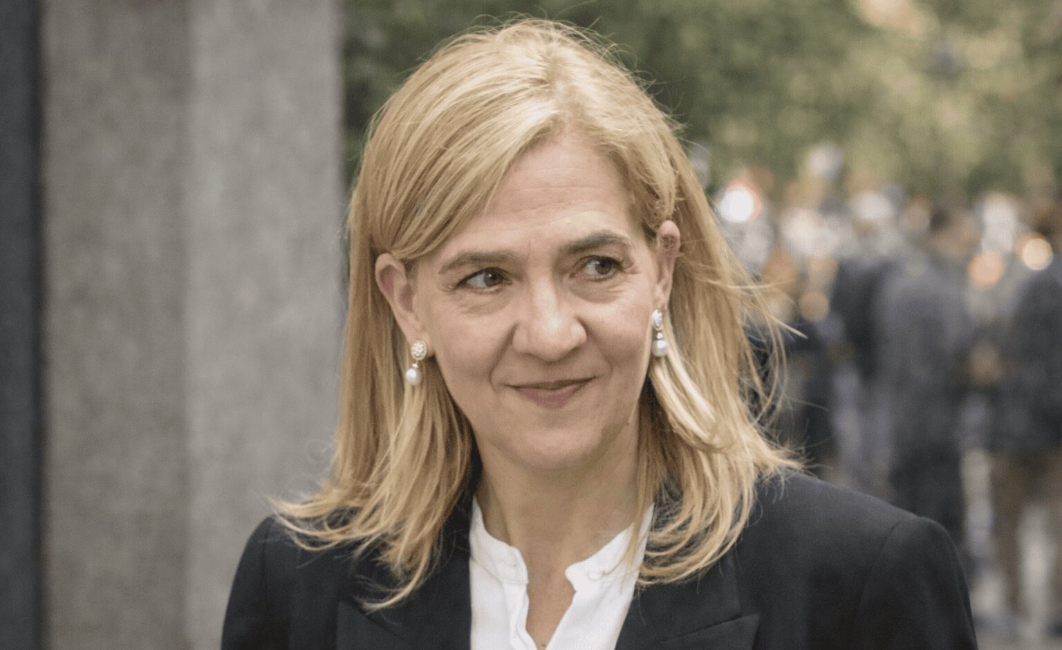 La Infanta Cristina corta amarras con Urdangarin ante la inminente publicación de sus memorias: refugiada en Barcelona y