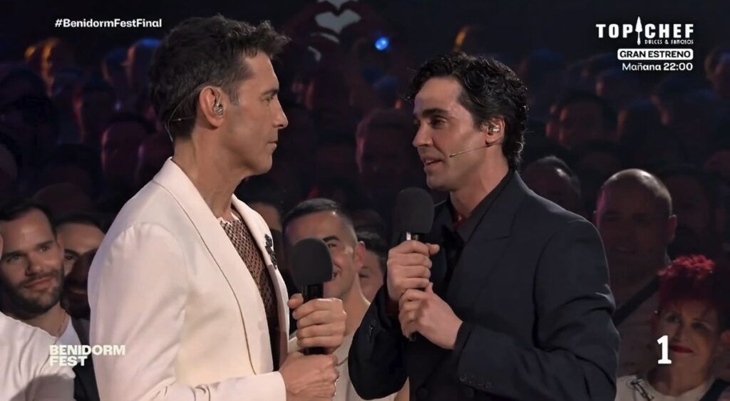 Javier Ambrossi y Jesús Vázquez en Benidorm Fest, entrevista viral en la final.