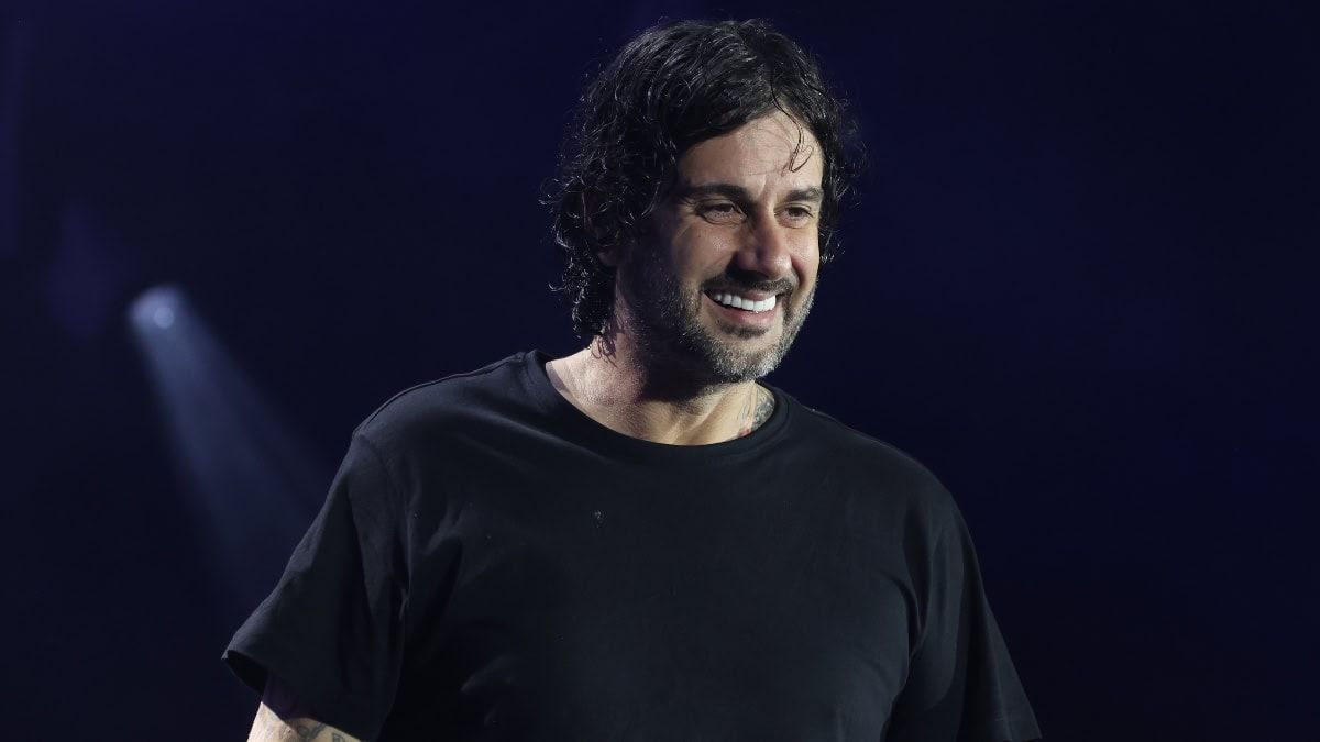 Melendi rompe cinco años de silencio creativo con 'Fecha de caducidad': un viaje introspectivo desde los glaciares de la