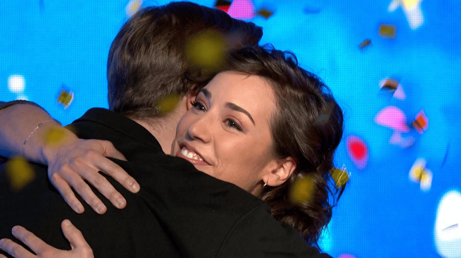 Rosa Rodríguez feliz en celebración tras ganar el bote histórico de 'Pasapalabra'.