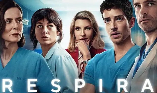 Profesionales de la salud en acción en un entorno hospitalario, representando la serie Respira en Vi.