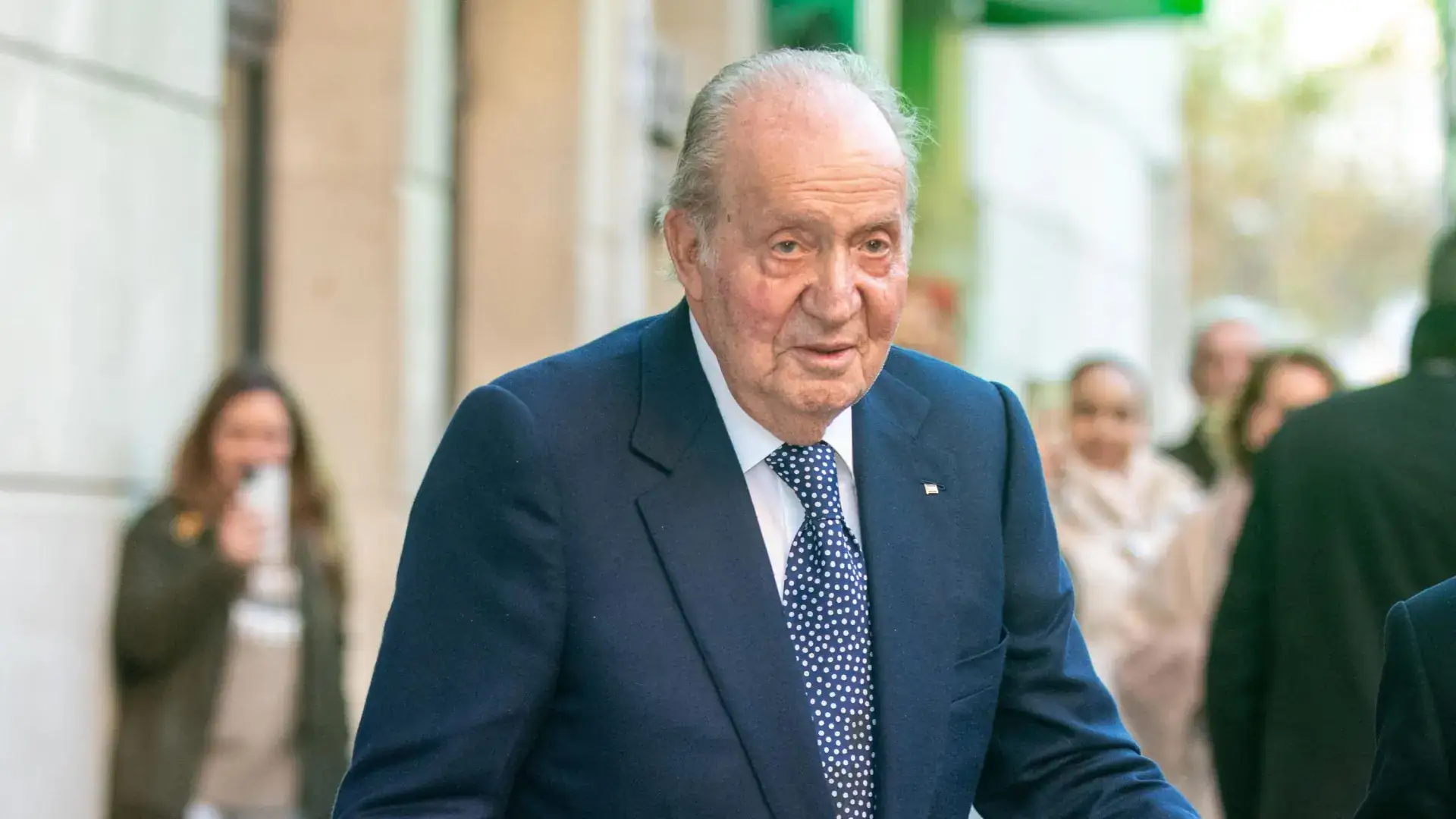 Juan Carlos I, atrapado en Abu Dabi por el cierre del espacio aéreo tras la escalada bélica en el Golfo