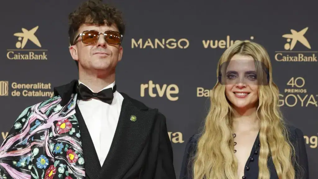 Aldo Comas y Macarena Gómez dinamitan el consenso de los Premios Goya: el "disfraz de bufón" para silenciar el compromiso