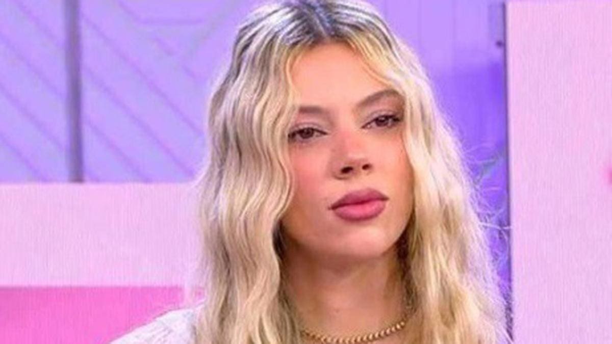 Alejandra Rubio en el plató de De Viernes con Santi Acosta y Bea Archidona