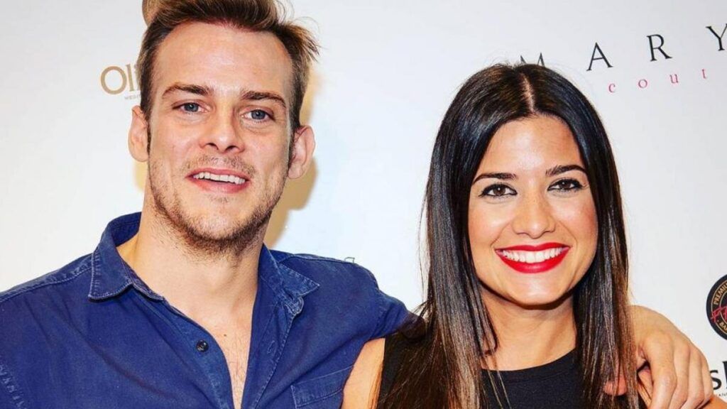 Álex Casademunt junto a la presentadora Ares Teixidó, con quien mantuvo una estrecha relación