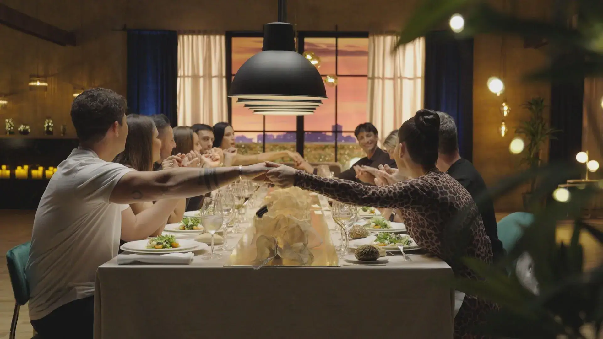 'Casados a primera vista' rompe el techo de Telecinco: récord histórico en una noche de decisiones límite. "Decomasters" se
