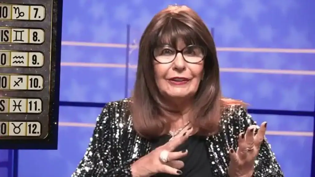 Esperanza Gracia presenta su ranking de signos del zodiaco en el plató de 'Fiesta' de Telecinco