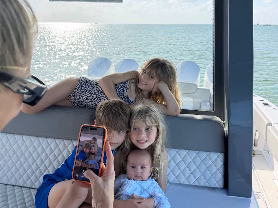 Enrique Iglesias rompe su búnker en Miami: la primera imagen de Anna Kournikova con sus cuatro hijos