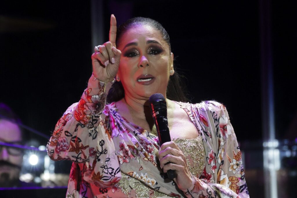 Isabel Pantoja, la tonadillera y madre de Kiko Rivera, retratada en primer plano