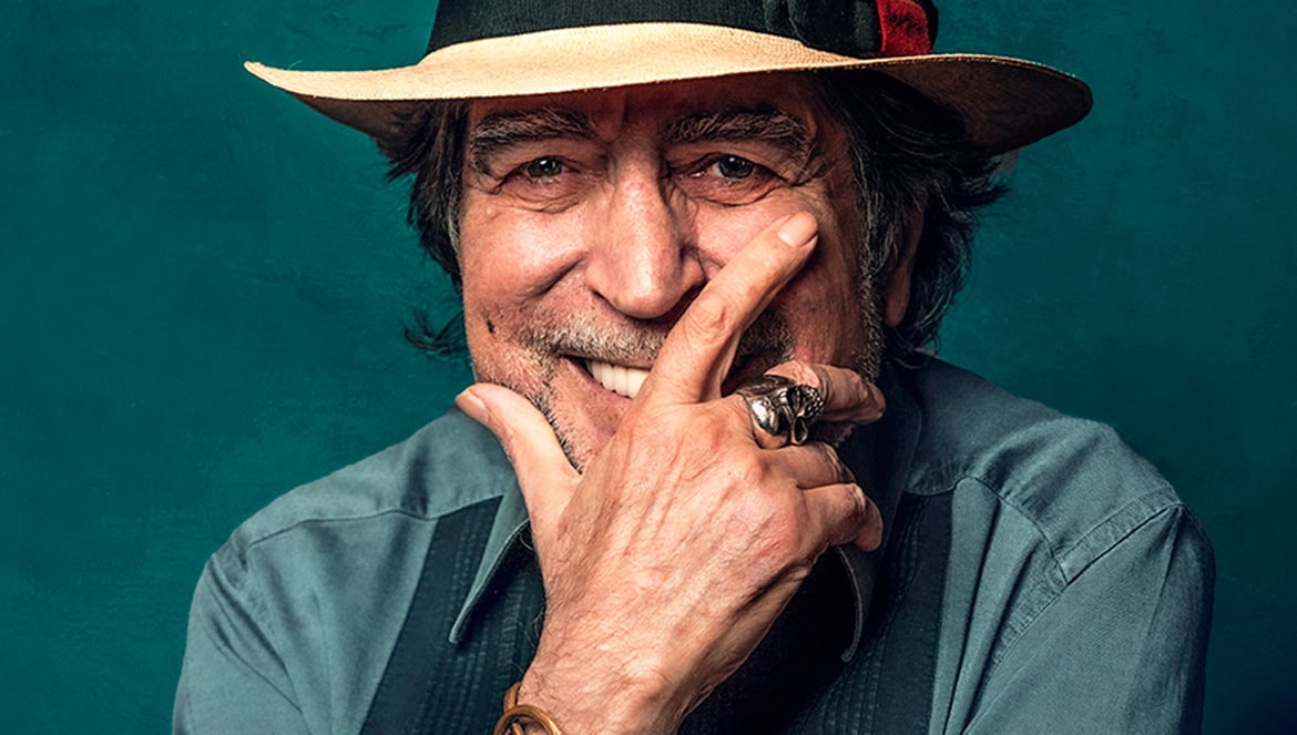 Joaquín Sabina en un retrato reciente reflexionando sobre su situación con Hacienda
