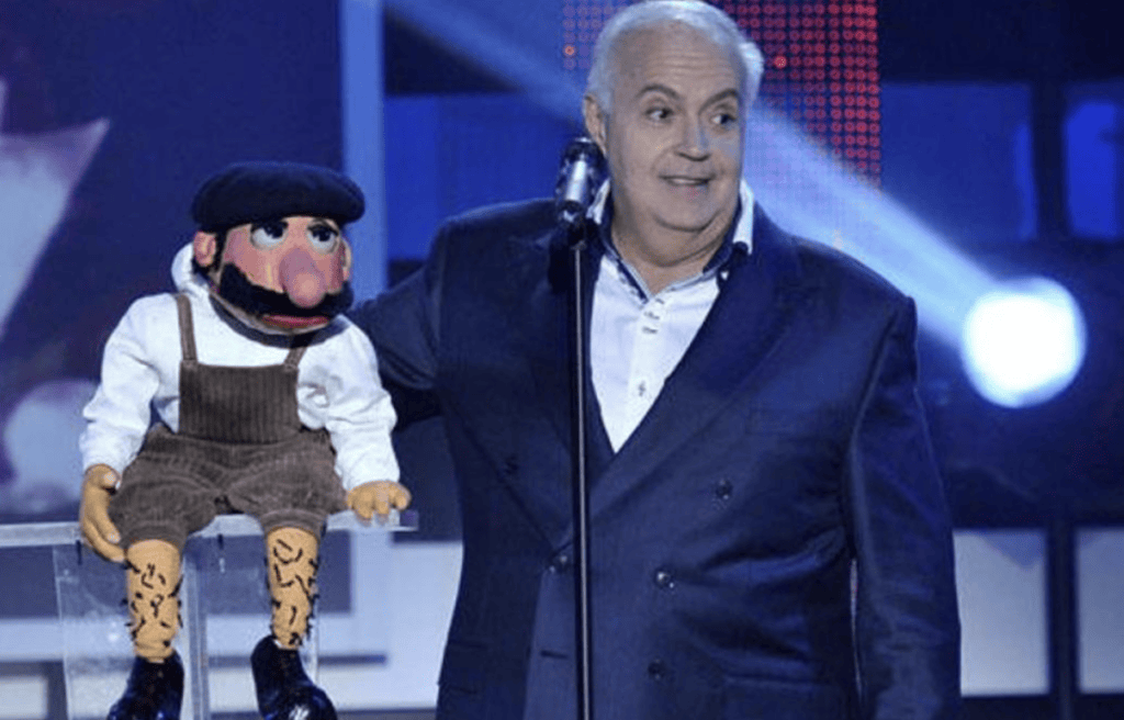 José Luis Moreno con Macario, uno de los muñecos con los que se hizo popular como ventrílocuo en televisión