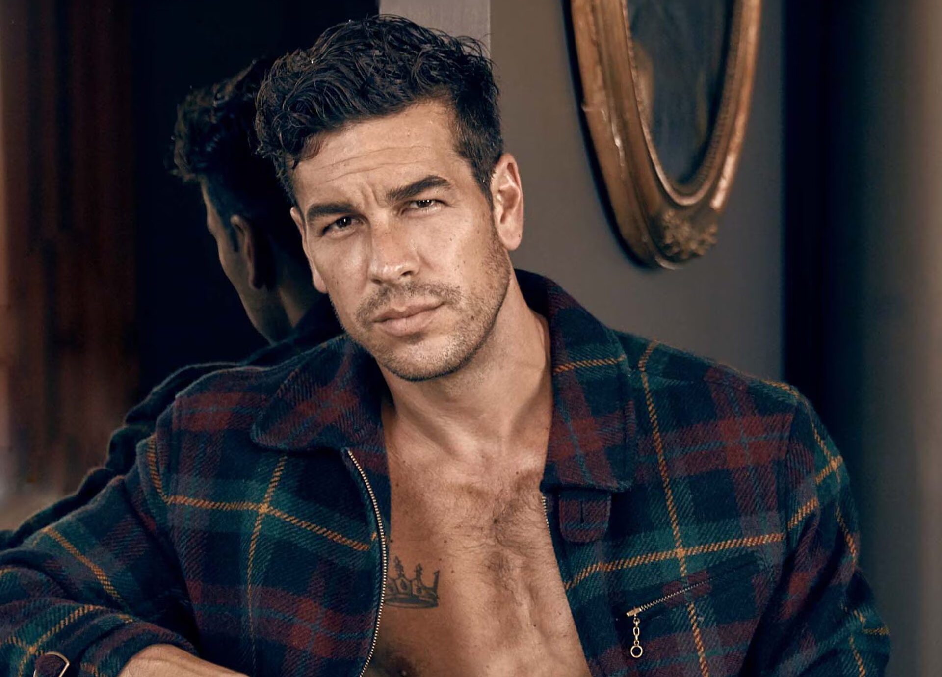 Mario Casas: el niño que prefería el cine al fútbol se convierte en agente secreto en 'Zeta'