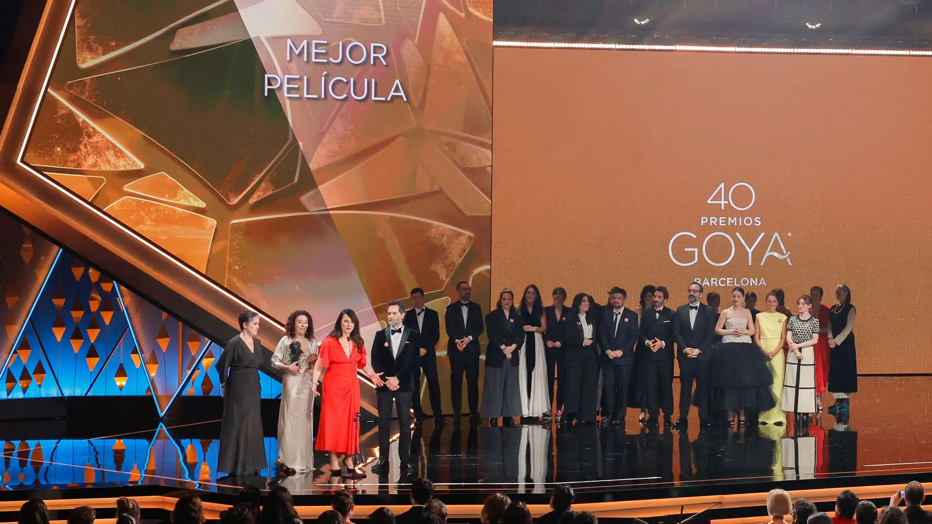 Barcelona corona a Alauda Ruiz de Azúa: 'Los domingos' triunfa en la 40ª edición de los Premios Goya