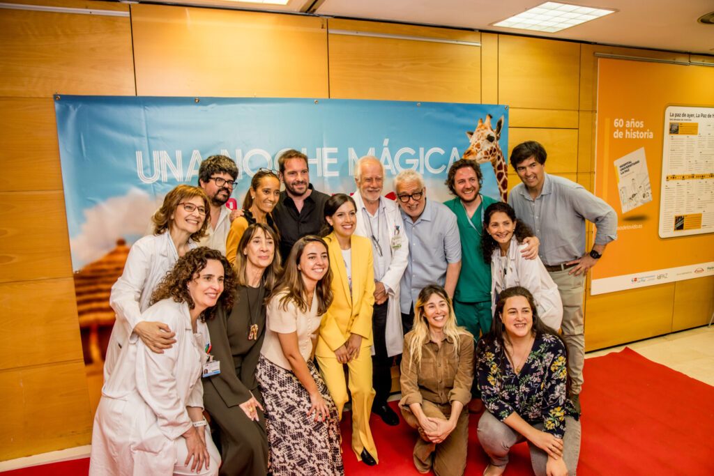 Leo Harlem y Joaquín Mazón desatan las sonrisas en el hospital de La Paz con un estreno solidario de altura
