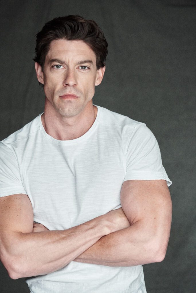 El actor Adrián Lastra, en el posado de concursantes de 'La Caja Amarilla' de Antena 3