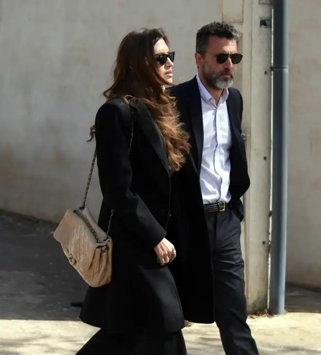 El último y doloroso paseo de las hermanas Carbonero en honor a su madre: Corral de Almaguer se detiene para despedir a Goyi Arévalo
