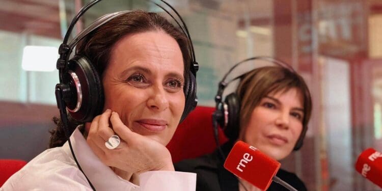 Aitana Sánchez-Gijón busca al "topo" que filtró su romance con Maxi Iglesias