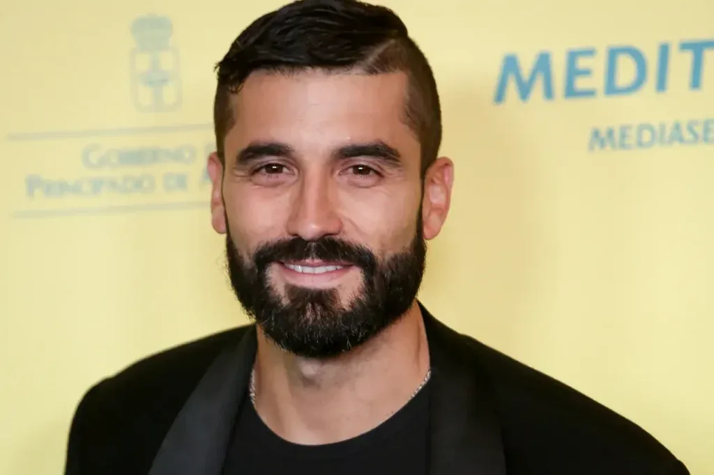Álex García, actor tinerfeño, durante el reto gastronómico que afrontó junto al humorista Raúl Pérez