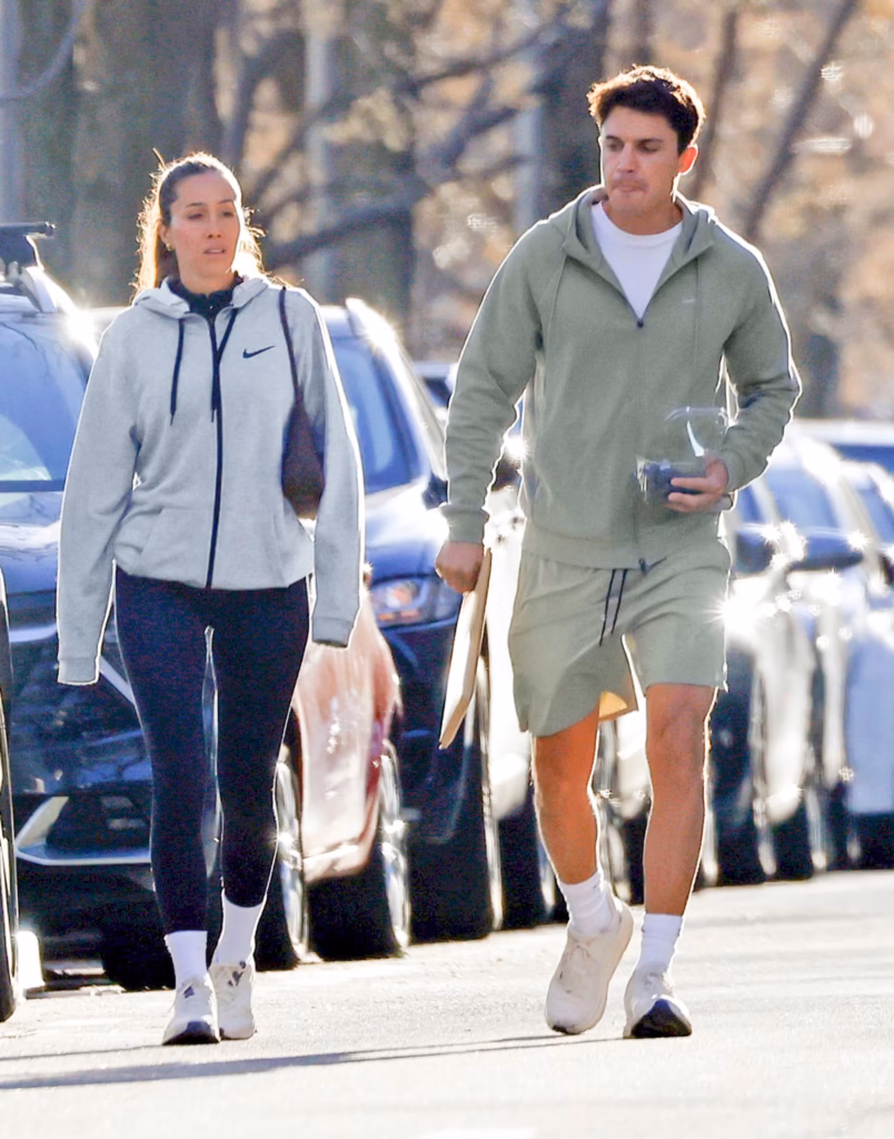 Álex González y Carla Virgós, juntos en una de las imágenes con las que el actor oficializó su noviazgo
