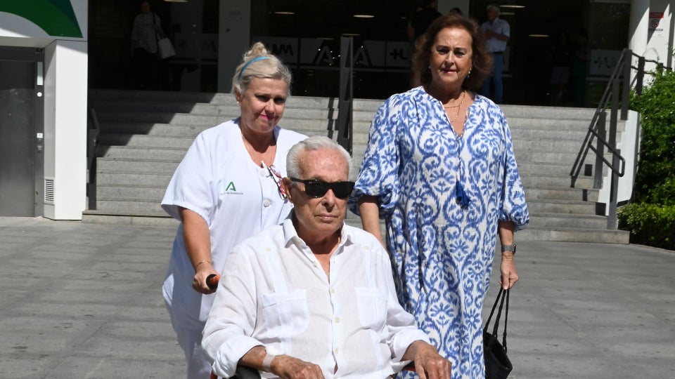 Curro Romero recibe el alta hospitalaria tras un nuevo bache de salud a sus 92 años