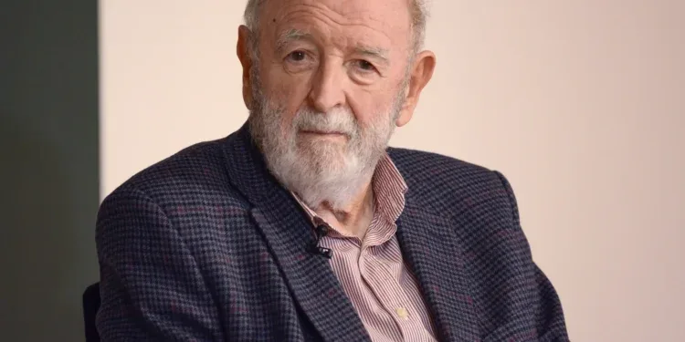 El periodismo español pierde a uno de sus grandes referentes: fallece Diego Carcedo a los 86 años