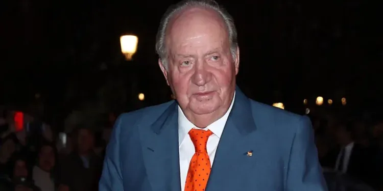 Rebelión en la Asamblea Nacional de París: Los intelectuales franceses estallan contra el premio a Juan Carlos I por sus memorias