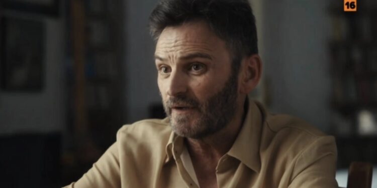 El "primer papel" de Fernando Tejero: forzó su voz durante años: "La tengo ronca de forzarla, no quería ser homosexual"