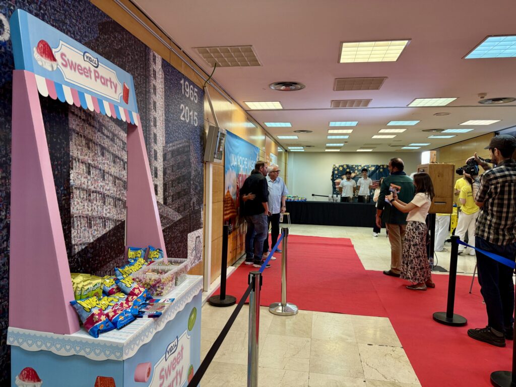 Leo Harlem y Joaquín Mazón desatan las sonrisas en el hospital de La Paz con un estreno solidario de altura