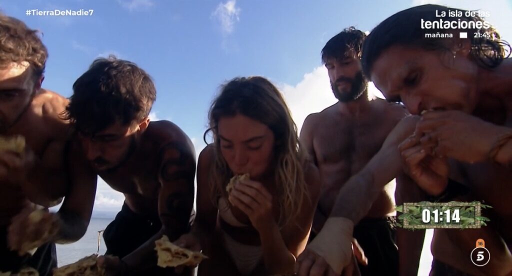 Los concursantes de Supervivientes 2026 reunidos en la Palapa durante la gala de Tierra de Nadie