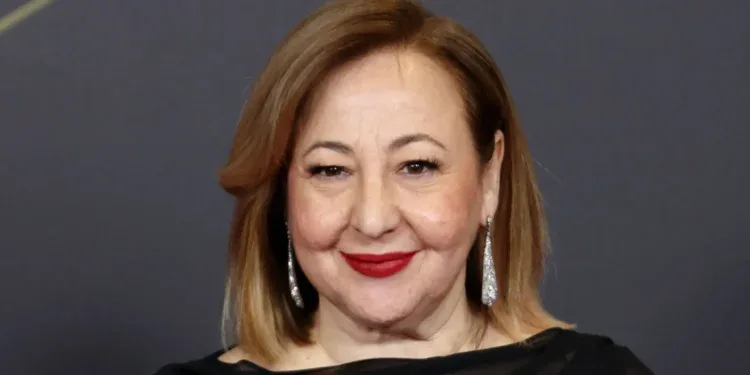 Carmen Machi posa ante los fotógrafos en los actos de entrega de las Medallas de Oro al Mérito en las Bellas Artes