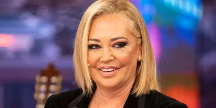 Belén Esteban reacciona con un subliminal mensaje tras confirmarse el salto televisivo de Julia Janeiro