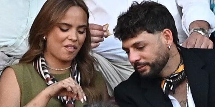 Gloria Camila se evade en los toros junto a Álvaro García ante su malestar por el documental sobre Rocío Jurado