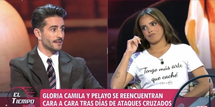 Gloria Camila intenta ridiculizar a Pelayo Díaz con una camiseta tras su guerra mediática