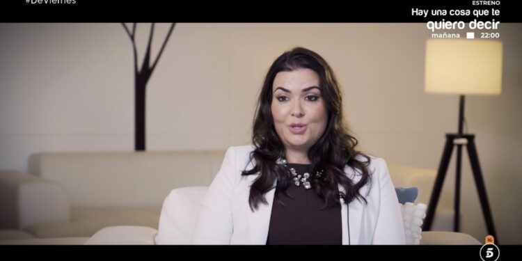Rocío Muñoz durante su primera entrevista en el plató de '¡De Viernes!', donde habló de su embarazo y de Omar Montes