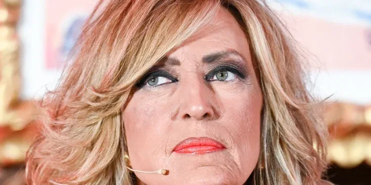 Lydia Lozano respira aliviada tras el alta hospitalaria de su marido Charly