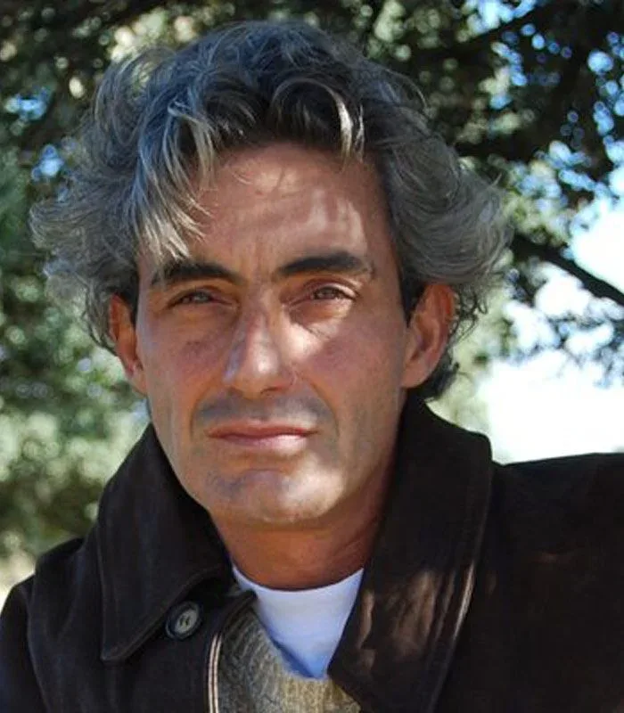 Miki Molina en la imagen de portada de su reaparición pública tras años alejado de los focos