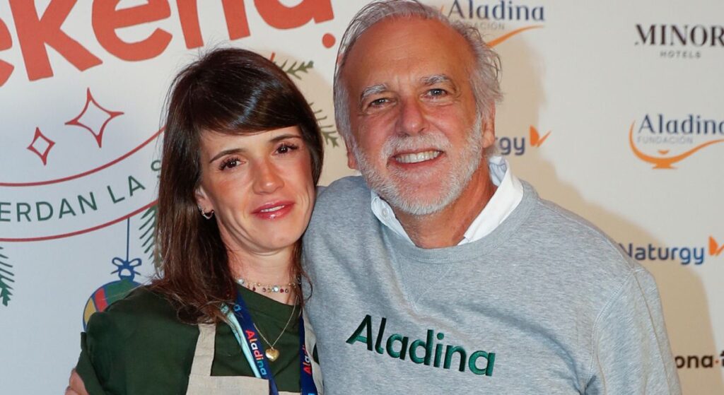 Begoña Aguilera, financiera bilbaína, junto al cineasta y filántropo Paco Arango