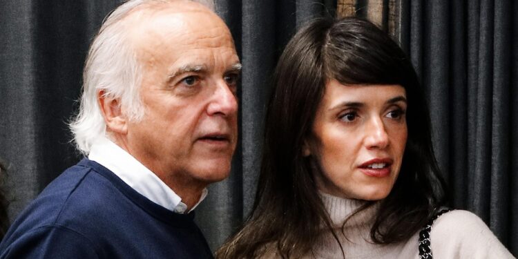 Paco Arango y Begoña Aguilera, novios desde hace dos años, posan juntos ante la cámara