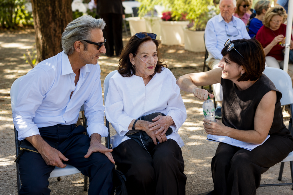 Héctor Alterio da nombre a un parque de Madrid tras el emotivo reencuentro de sus hijos, su ex y su novia