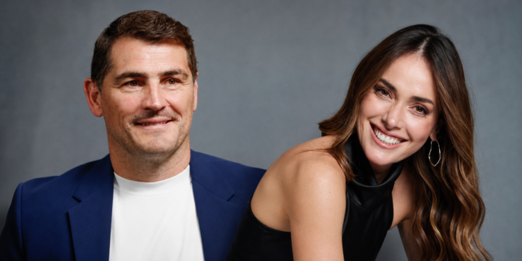 Iker Casillas e Irene Esser, juntos en un montaje con sendos retratos del exportero y la actriz