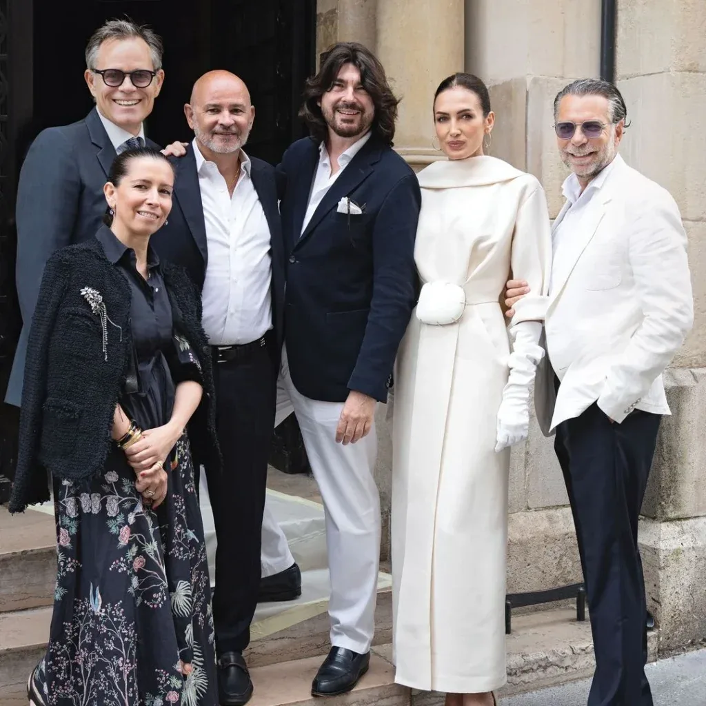Nieves Álvarez y Bill Saad durante la celebración de su enlace en la catedral de Saint-Étienne de París