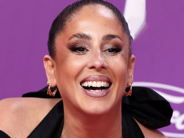 De no estar invitada a compartir las tijeras: Amor Romeira se corta la melena con Anabel Pantoja en El Rocío y entierra tres años de