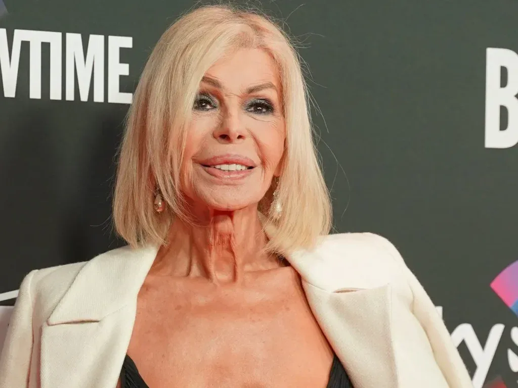Movistar Plus retrata a Bibiana Fernández en «Call me Bibi» con las voces de Almodóvar, Banderas y Ana Rosa