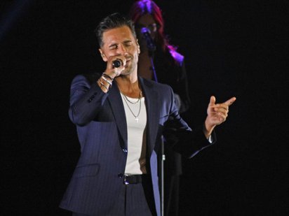 David Bustamante para su concierto en Santander para frenar a un espectador: «hay sitios para beber y hay sitios para escuchar»