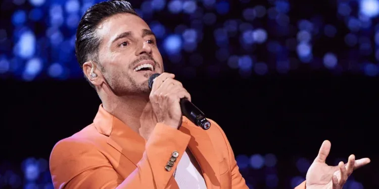 David Bustamante para su concierto en Santander para frenar a un espectador: «hay sitios para beber y hay sitios para escuchar»